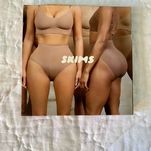 Skims Sculpting Mid-Waist Brief- clay
